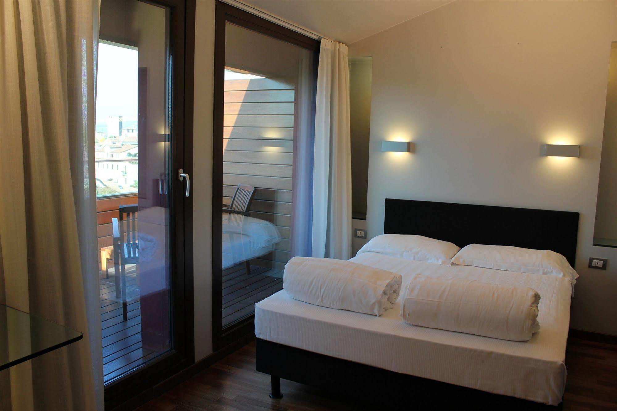 Hotel Verona Luaran gambar